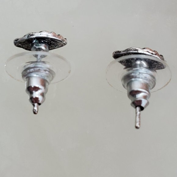 ๐ค BUNDLE TO SAVE ๐ค Torrid Silver-tone Engraved Leaf Stud Earrings - Picture 5 of 5